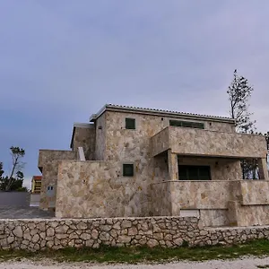Apartment Sana, Vir